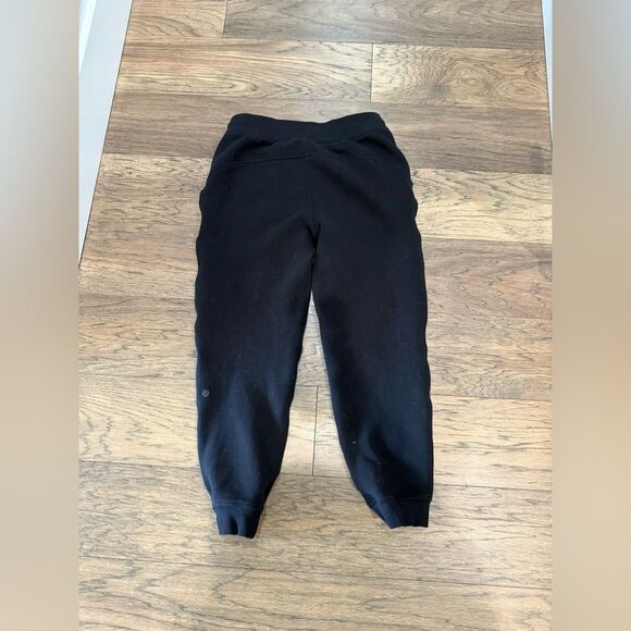 Lululemon Scuba High Rise Jogger
Size 6 - Picture 3 of 10